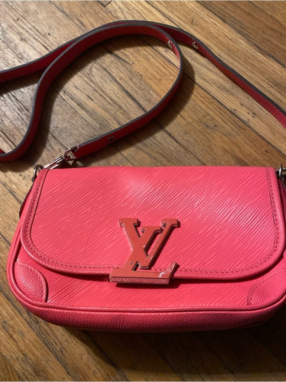 Louis Vuitton Buci Epi Leather Crossbody Bag with LV Logo Clasp in Dragonfruit
